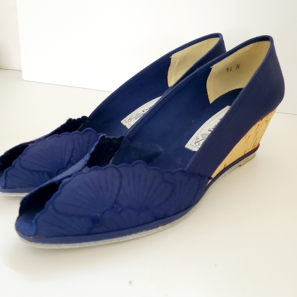Evan Picone Women's Blue Flower Cutout Peep Toe Slip-on Wedges Size 9.5